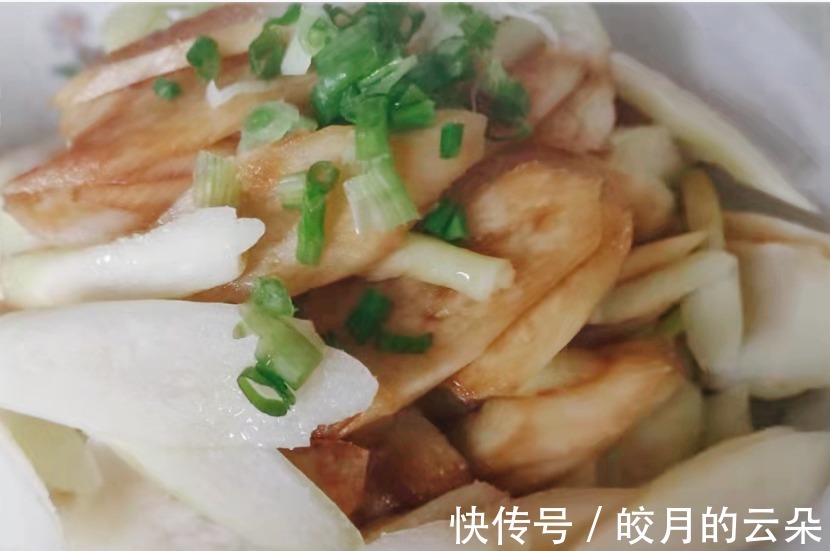 秋季正上市的菜,买来一烫一拌就上桌,清香鲜嫩营养好,简单好吃!