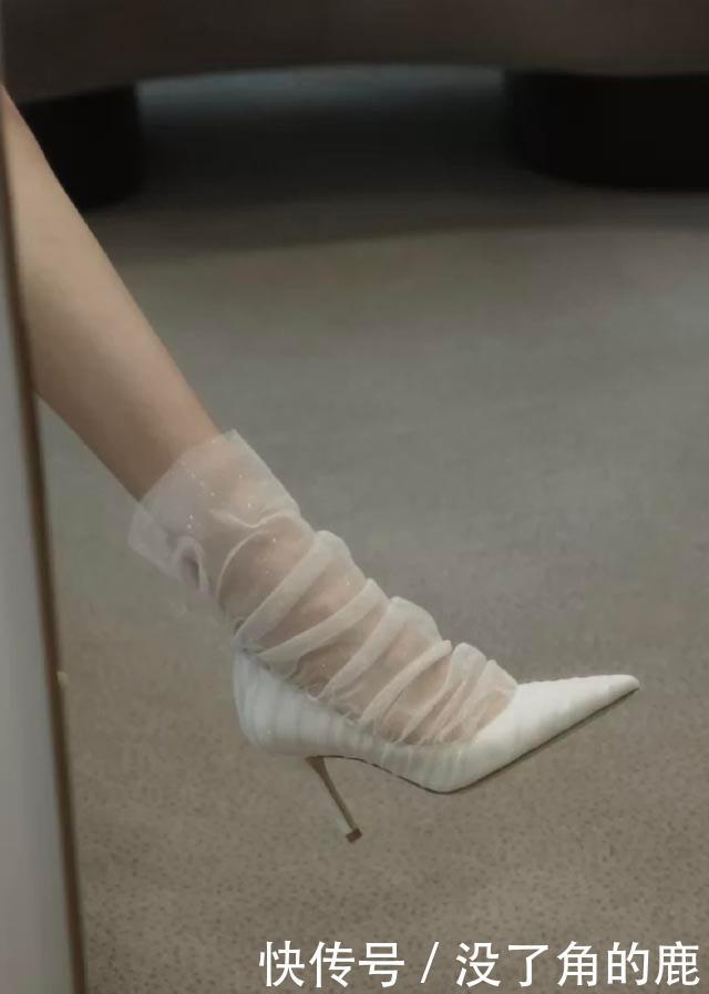 高跟鞋就是要好看！搭配网纱这两款，气质太突出