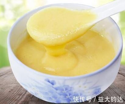 香蕉别再生吃了,淋两个鸡蛋,不加油不加水,出锅孩子馋哭了