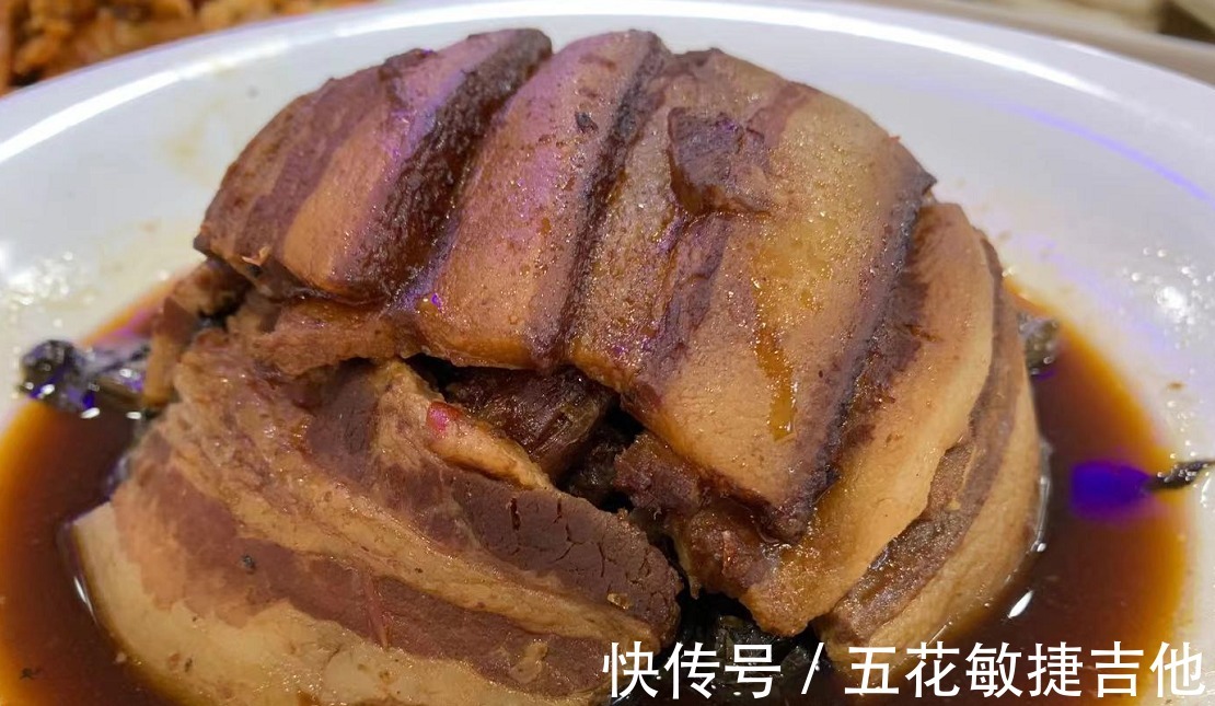 朋友办满月酒,总共花12800多元,晒到朋友圈,大家说菜很实惠!