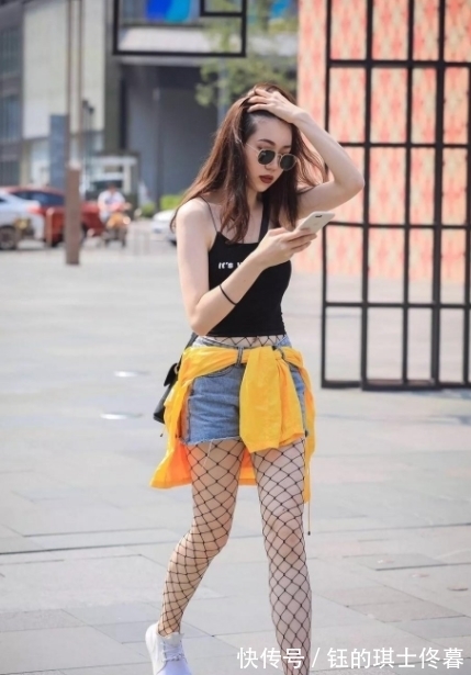 黑丝|街拍:黑丝网袜热裤长发美女