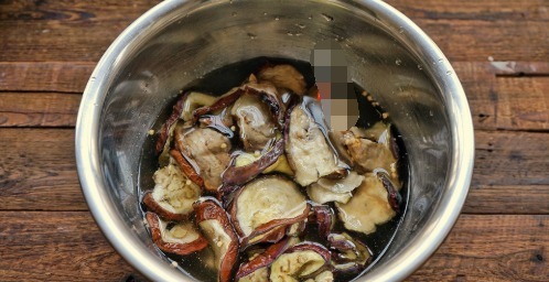 抢手|这菜新鲜又常见,晒成干真抢手,和腊肉是绝配,一次晒10斤都不够