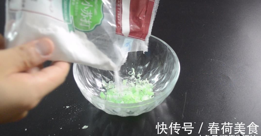 每次洗衣服时倒一点它, 衣服不管有多脏, 洗完后跟新的一样干净