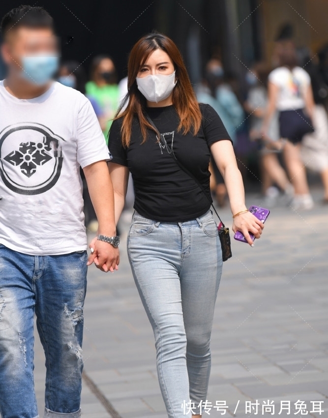 牛仔裤|早秋装扮,牛仔裤惹人偏爱,让你简单搭配就足够休闲靓丽