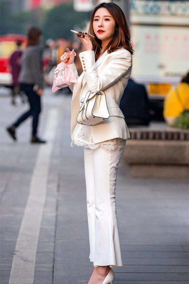 街拍：清纯可爱的小姐姐，魅力十足，很养眼