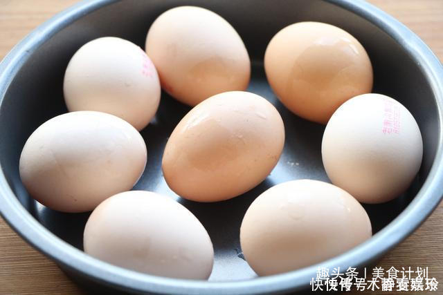 鸡蛋别再水煮了,试试新吃法,鲜香味美,下酒更下饭,太香了