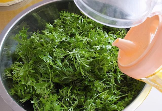 常被忽略的菜叶子,1块钱买一把,蒸着吃最香,不懂吃可惜了