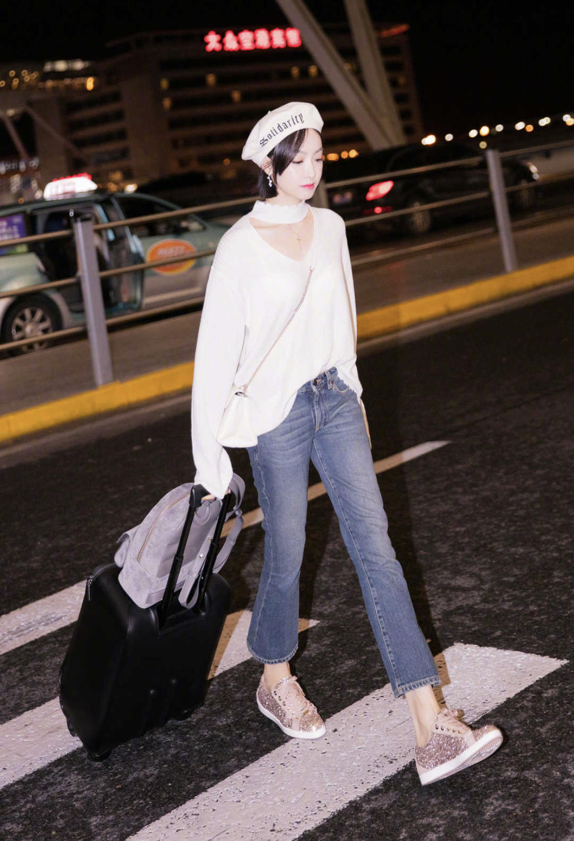 版型|章泽天不光是成功女企业家,还是潮流达人,上松下紧穿搭高级洋气