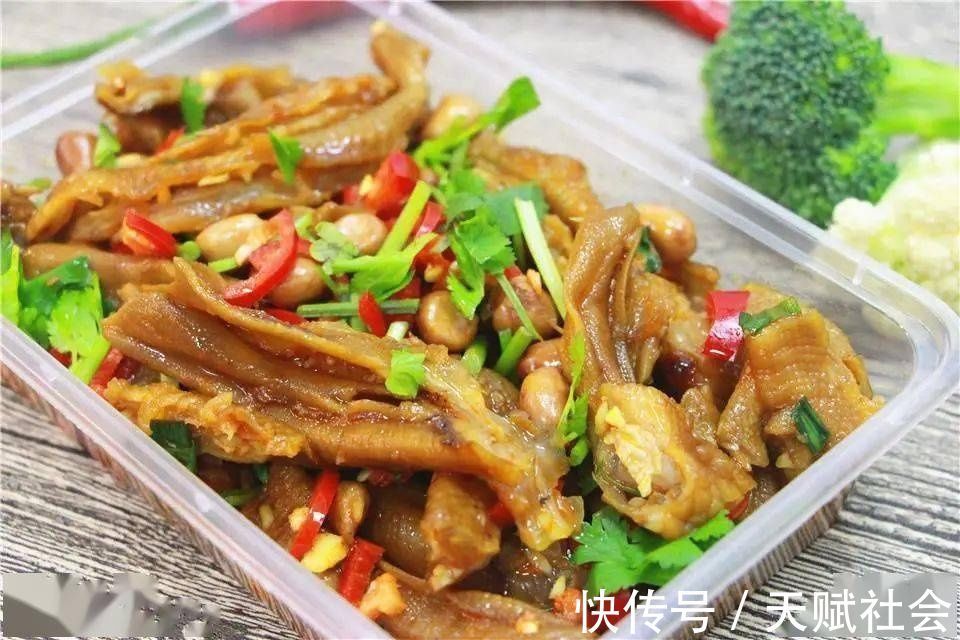 鸭脚就应该这样做，越吃越香，根本停不下来~