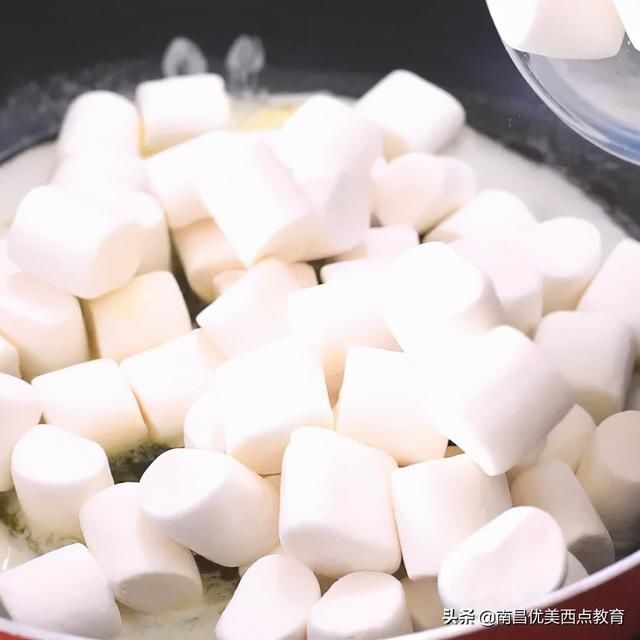 早餐吃什么，牛乳派好吃又有营养