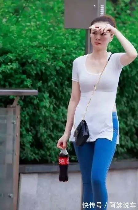 小姐姐 小姐姐穿牛仔裤怎么可以这么美,越是简洁越是时尚
