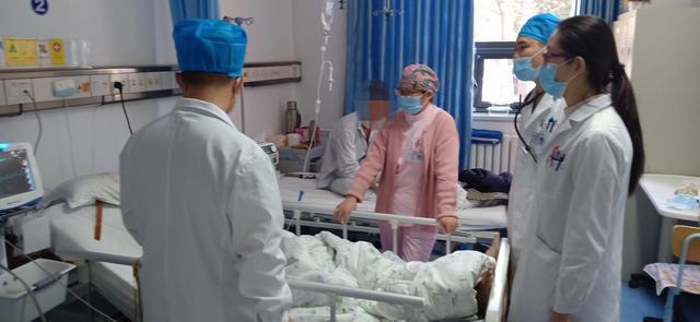 轮椅|16岁初中生突然不能活动,医生从他体内抽出红色液体