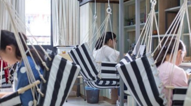 晒被子|大学生“晒被子”方式火了,花样百出创意不断,让人看了忍俊不禁