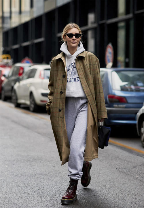 会穿基本款才是真的潮！白色连帽卫衣的5种搭配思路你会吗？