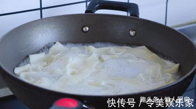 不加任何添加剂，教你做扯面，配上牛肉酱，想想都流口水了