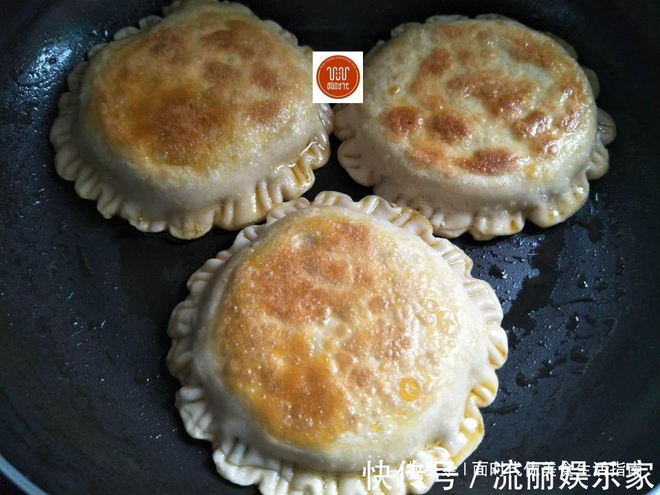外酥|做韭菜盒子，教你一招，外酥内鲜，好吃不腻，简单又美味！