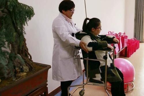 海豚|产妇生完孩子半小时，医生再次伸手进去，产妇大怒却被回怼为你好