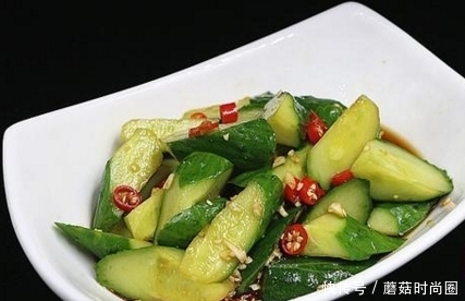 黄瓜|饭店偷学来的拌黄瓜技巧果然不一样,竟这么好吃,原来要加这个!