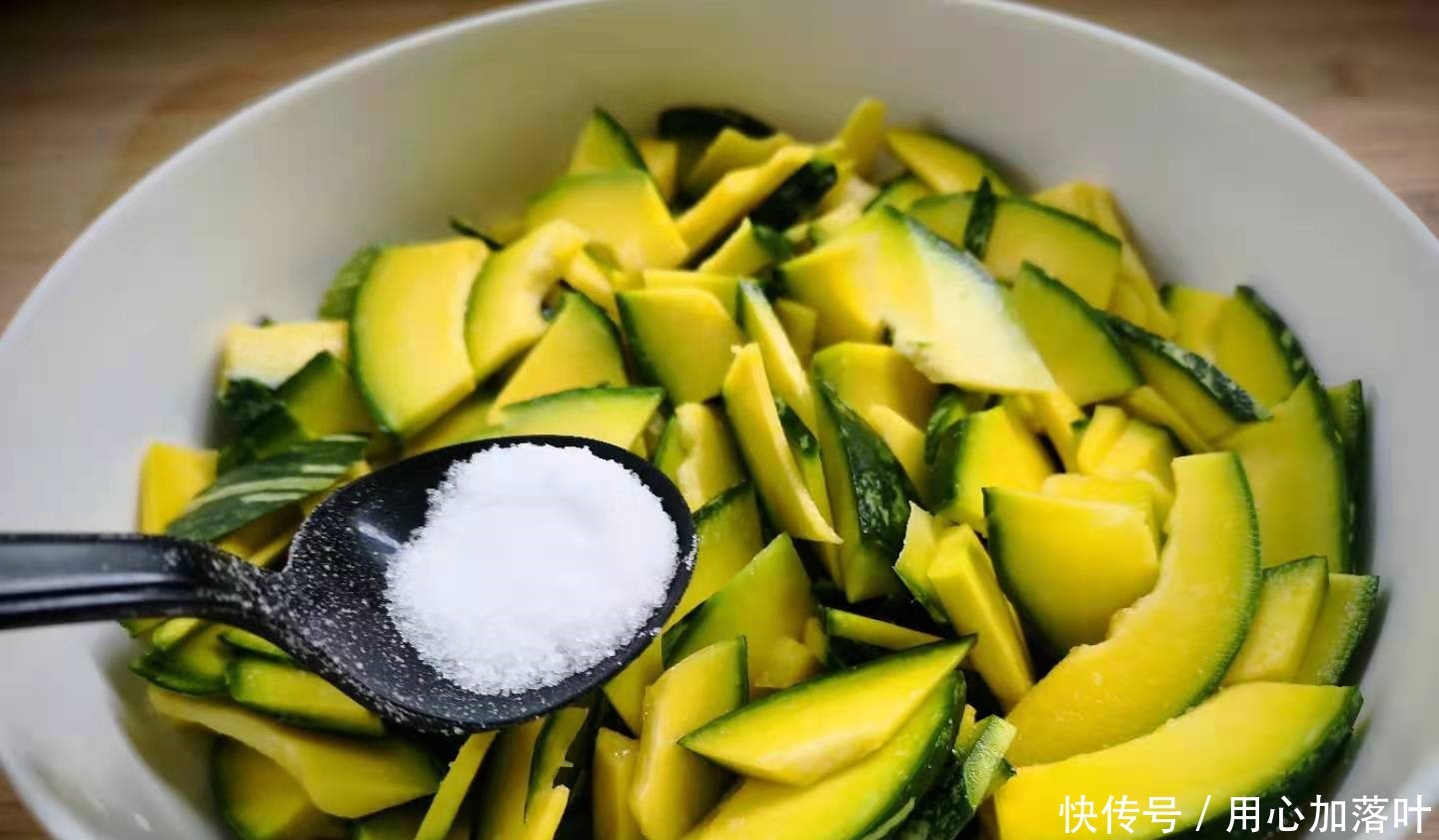 靠边站|夏天黄瓜丝瓜靠边站,多吃这瓜,明目解暑降三高,中老年人要多吃!