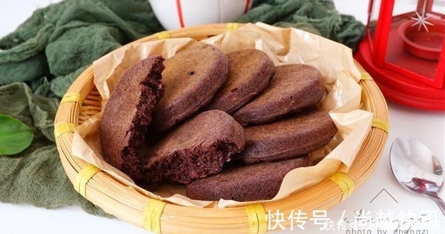 红枣|天冷，45岁老阿姨迷上了这早餐，1周吃3次，别看黑乎乎，特营养