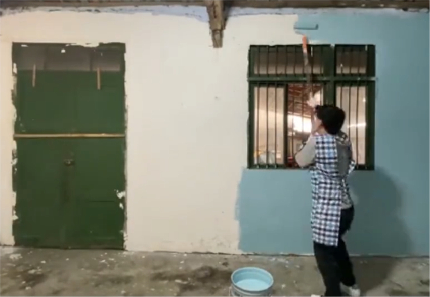 厂房|成都老公为妻女改造废弃厂房宿舍，15㎡空间，千元改造成温馨的家