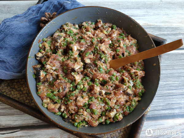 调饺子馅，先打水就错了，掌握“盐水味油”口诀，流油流汁特美味