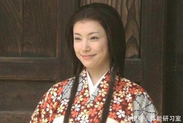 和古代中国类似,日本幕府内也侍女众多,但有一规定却保护了女性