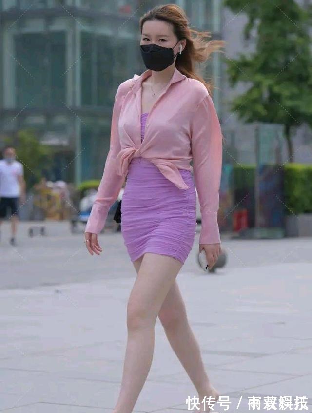 少女心 小姐姐有颗少女心,桃粉色衬衫搭配浅紫色包臀裙,时尚又减龄