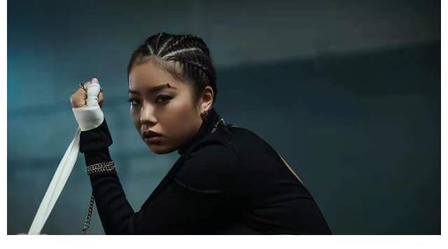 孫芮李斯丹妮互毆，孫芮被打出滿臉血絲，三線藝人都這么拼嗎？