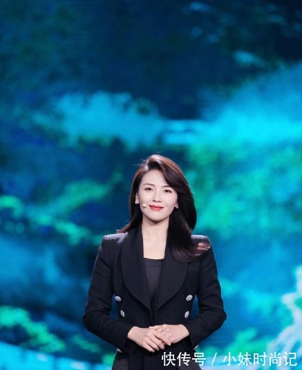 刘涛|刘涛美上央视,穿小西装配不规则长裙,展示女性优雅独立新气质