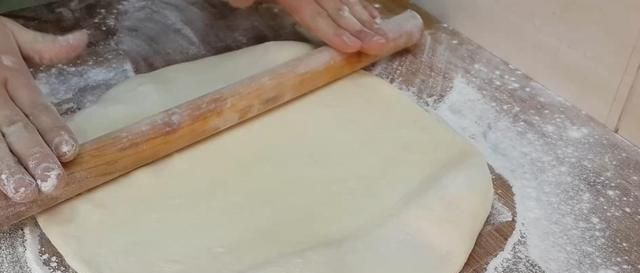 半斤红豆,1斤面粉,不用烤箱,教你做创意红豆包,比发糕还好吃