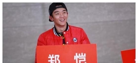路透社|跑男首期未播撕名牌,苗苗被李晨拐跑?孤獨鄭愷公交追妻