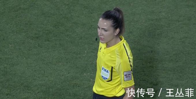 国足|让一个王霜也赢你!中国女足霸气为国足“复仇”,美女边裁很抢镜