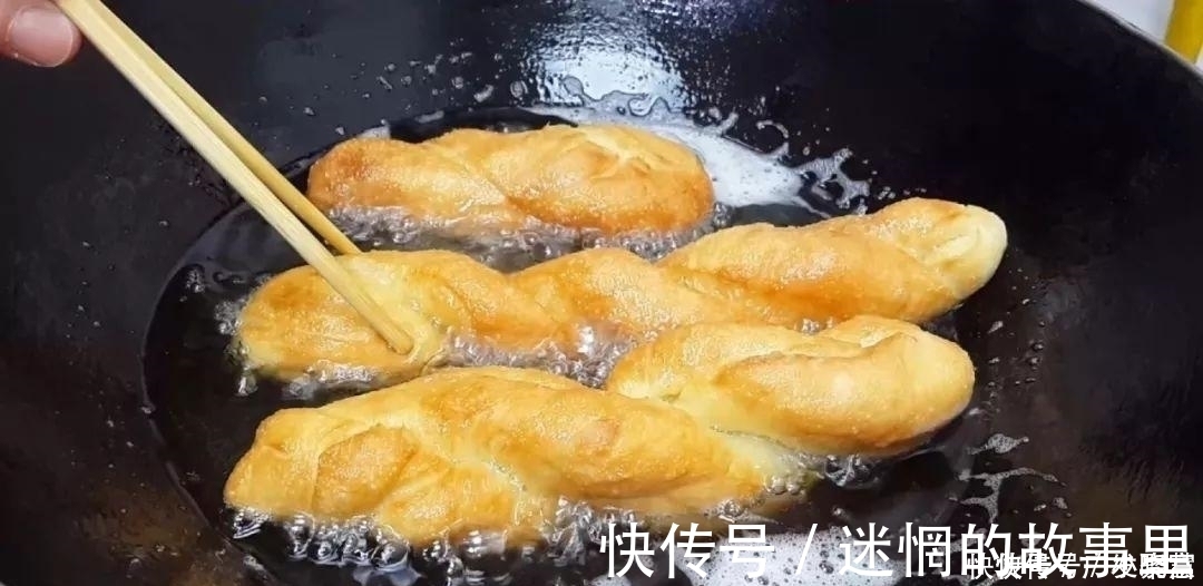 油条|2个鸡蛋,1袋牛奶,不用一滴水,比油条面包还好吃,放凉都不会硬