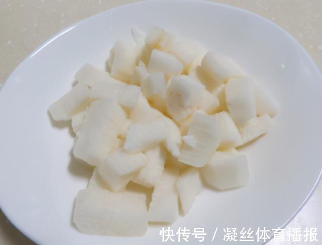 熬小米粥|熬小米粥有窍门,别直接加水煮,记住3点,小米粥香浓好喝还出油