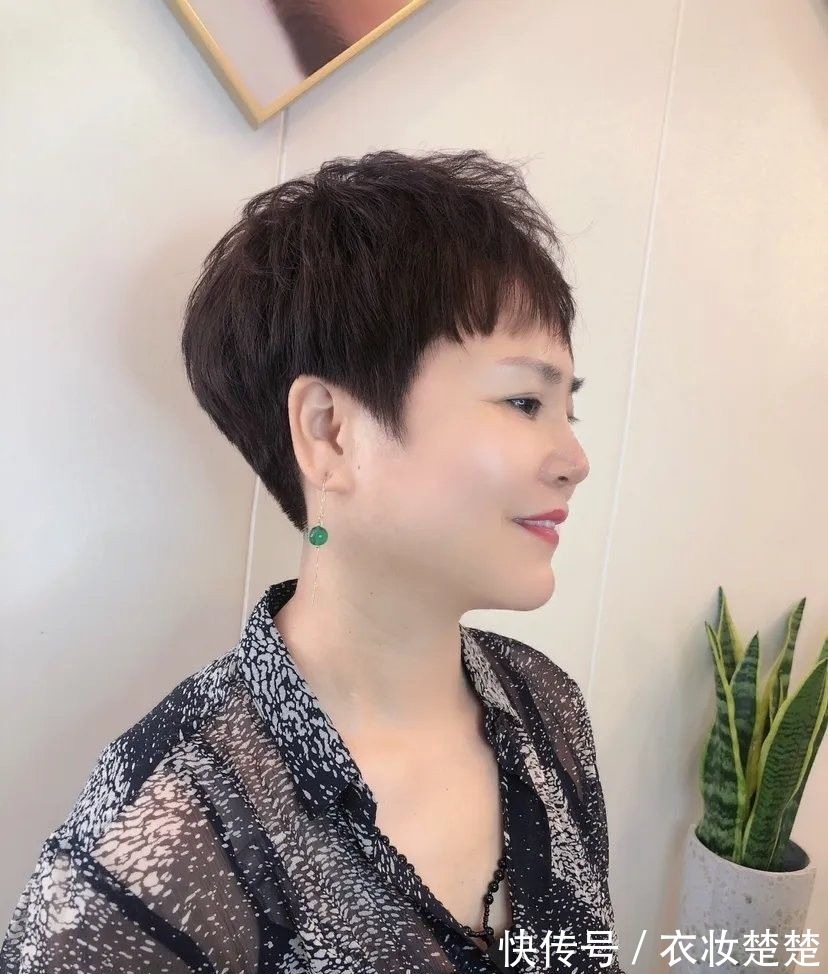 木马烫 女发不在多选对是关键,这3种发型很不错,瘦脸利落显气质