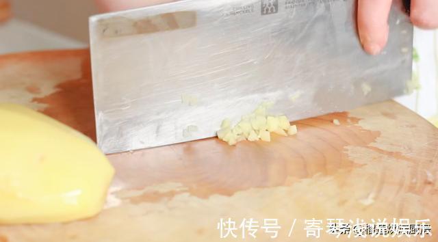 在家给孩子做出麦当劳同款芝士拉丝早餐薯饼，低盐低油更健康