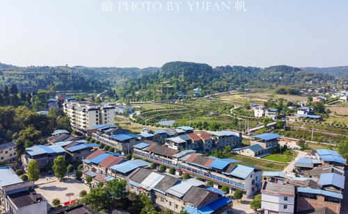 中年|重庆渝西有座偏远小镇，大小如同一个村庄，却美如海滨渔村