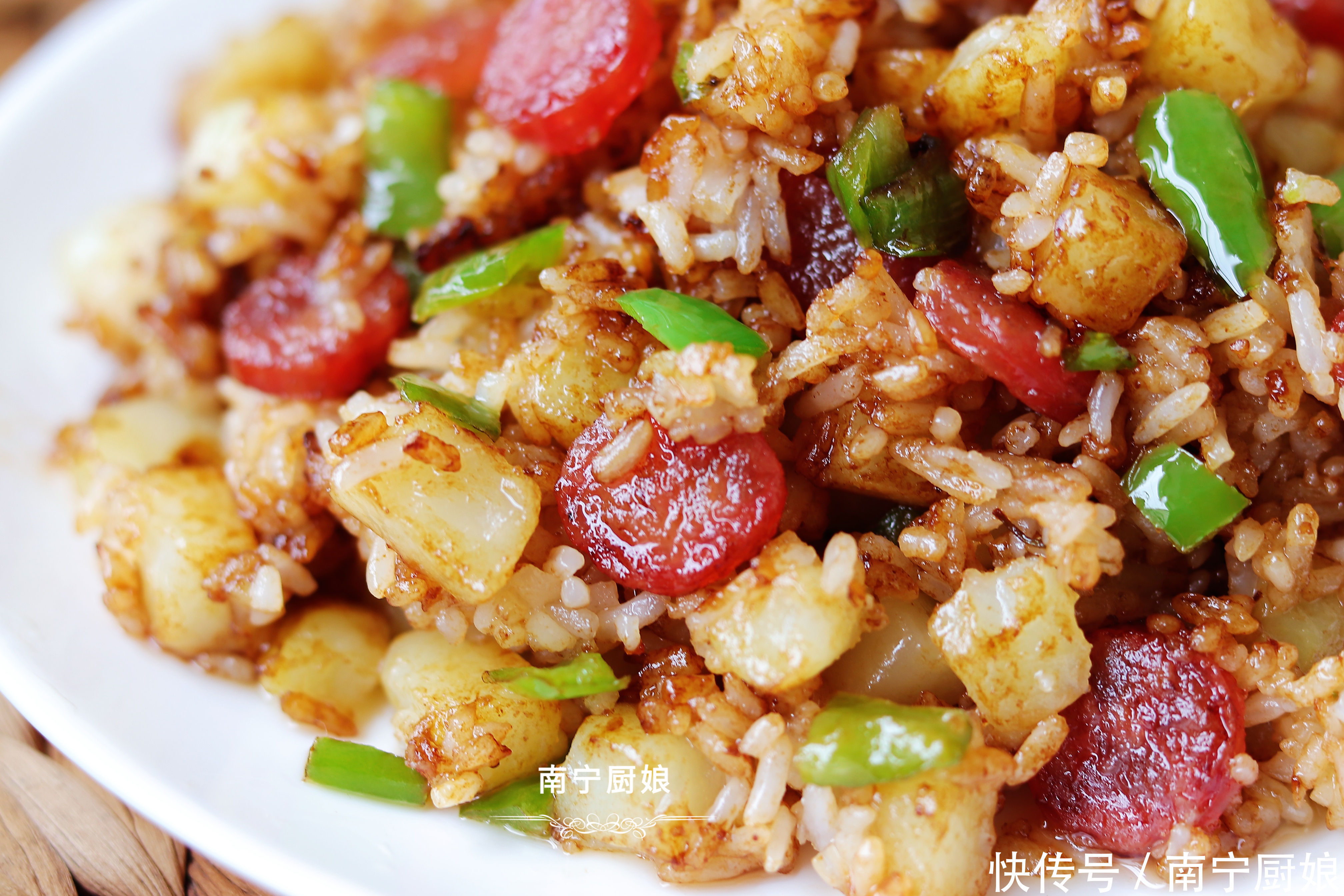 腊味炒饭我只服这做法,做法简单又美味,我家一周连吃7次不嫌腻