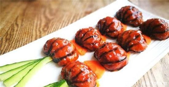  这么做茄子真的美味，这道快手年夜饭美食，“张灯结彩”过大年