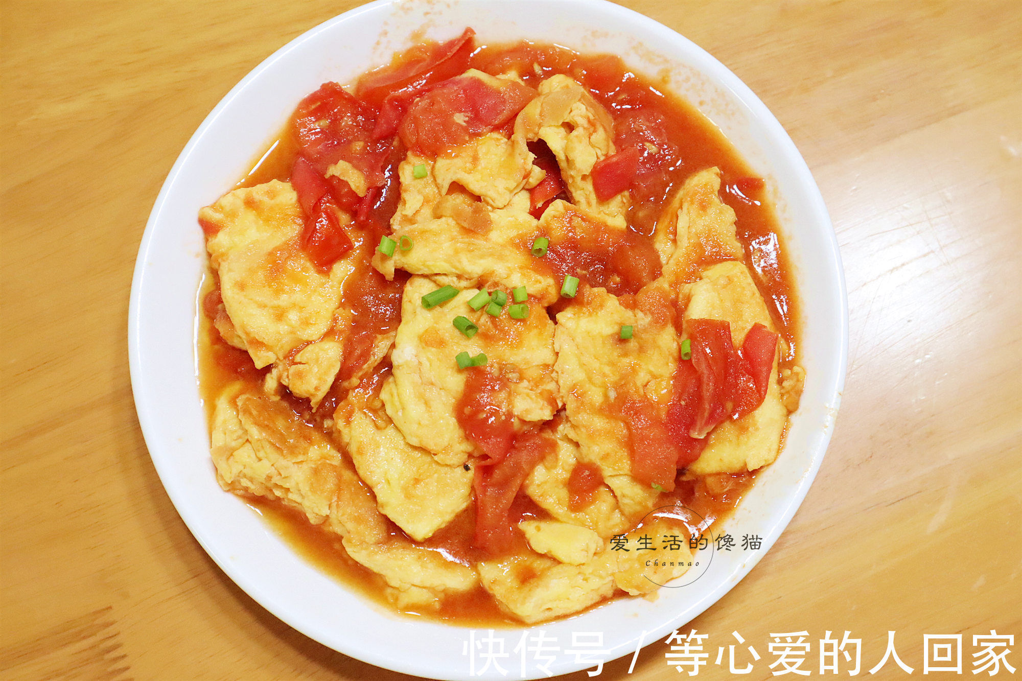 母子三人的午餐，在朋友圈走红了，网友：喷香的家常菜，满满母爱