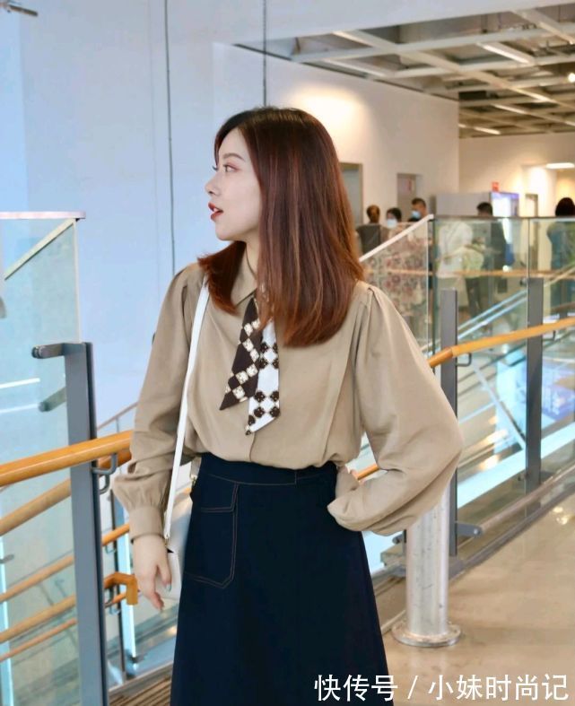 半身裙|早秋穿什么才好看?简约温柔的穿搭就很不错,减龄又有气质