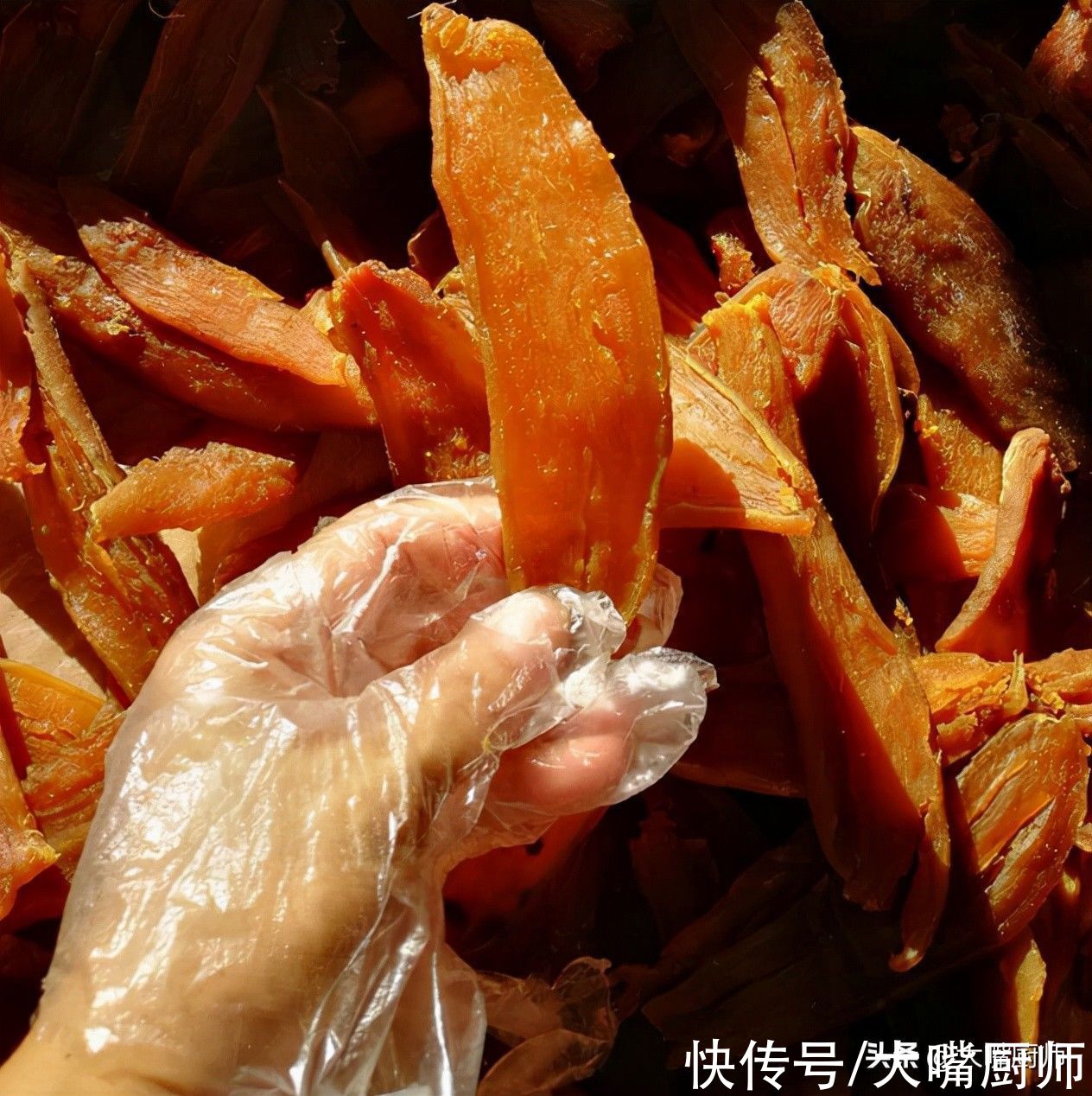 红薯干最忌直接切了晒，分享3个用了40年的技巧，颜色橙黄有嚼劲