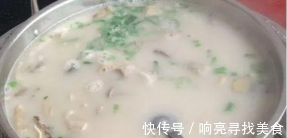 做羊汤时并不是什么料都放，几种调料即可，做出的羊汤更美味！