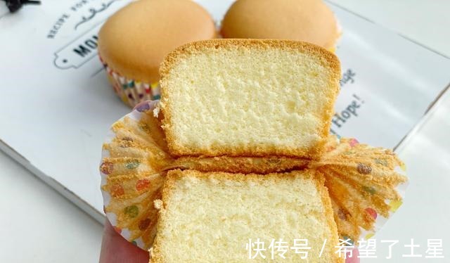 想吃杯子蛋糕不用买,在家轻松做出水光肌小蛋糕,不皱不裂又饱满!