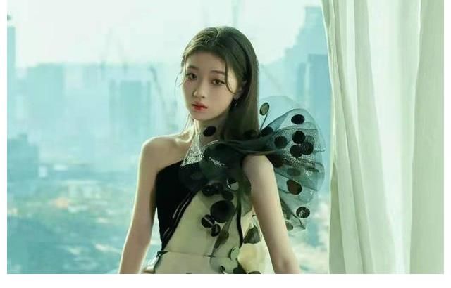 星光璀璨！周深刘雨昕刘宇乐华新女团NAME亮相TMEA年度盛典