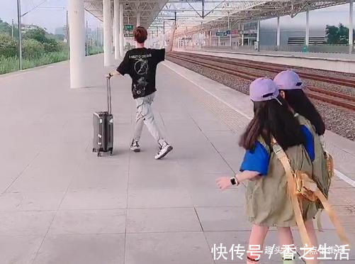 妖娆|奶爸被双胞胎女儿“合伙套路”,说好的小棉袄,却不知不觉漏了风