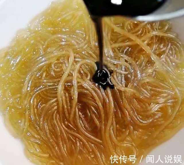 炒粉条，焯完水马上炒就错了！多做一步，粉条不粘不坨，爽滑分明