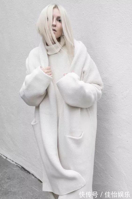 秧秧 毛衣买什么色更百搭这5个颜色超经典,秋冬搭配好轻松