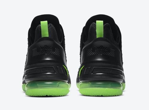 詹姆斯招牌快攻灌篮灵感！Nike LeBron 18 “ Dunkman ” 官图释出！